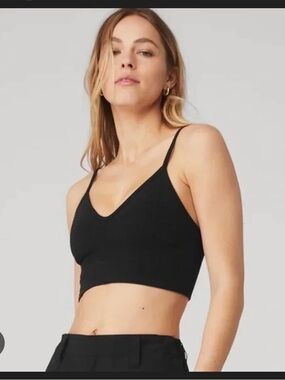 ALO Yoga seamless Delight bralette. Cream/black. NWOT. Size M